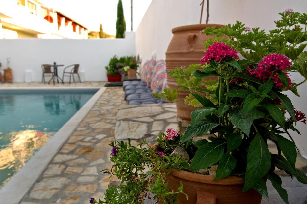 Nicola'S Apartments Kassiopi Exterior photo